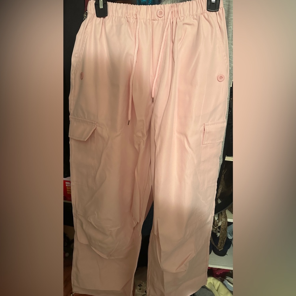 Cargo sweatpants fits a size small to extra small